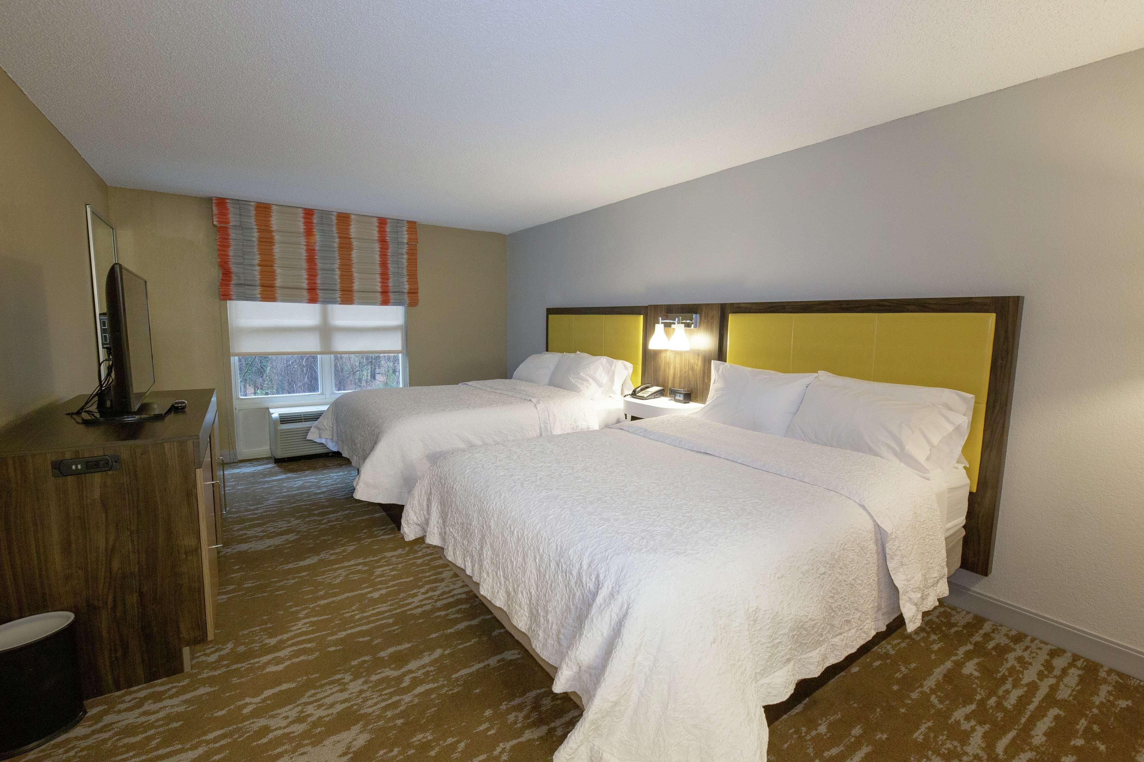 Hampton Inn & Suites Raleigh Cary Lenovo Center Exterior foto